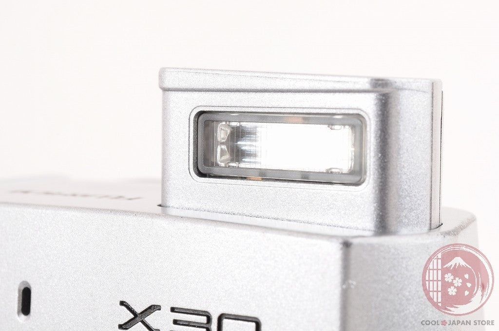 DDU [ MINT+ in Box ]Fujifilm Fuji X30 Silver Compact Digital Camera Ck04