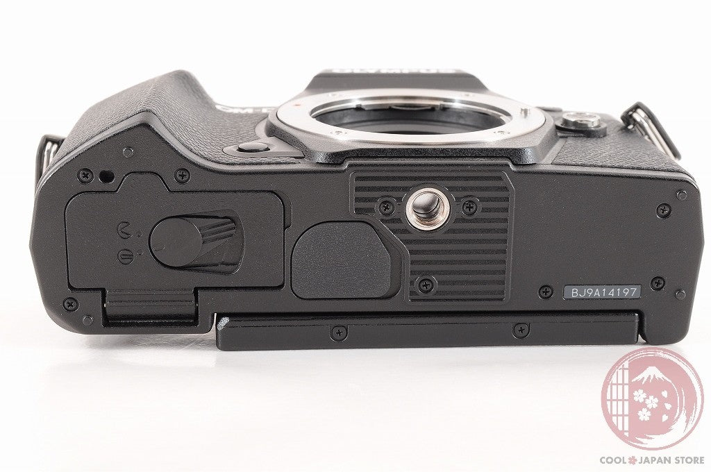 DDU [ 24971 shots TOP MINT inBox ] Olympus OM-D E-M5 Mark III 20.4MP Japan Cj37