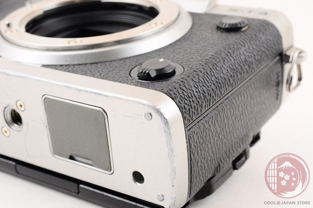 READ[ Low shots MINT w/Charger ] Fujifilm Fuji X-T3 XT3 Silver 26.1MP Ck94