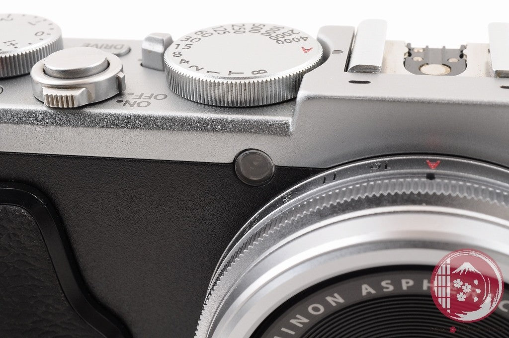 [MINT+ w/ Charger] Fujifilm Fuji X70 16.3MP Compact Digital Camera Silver Cm44