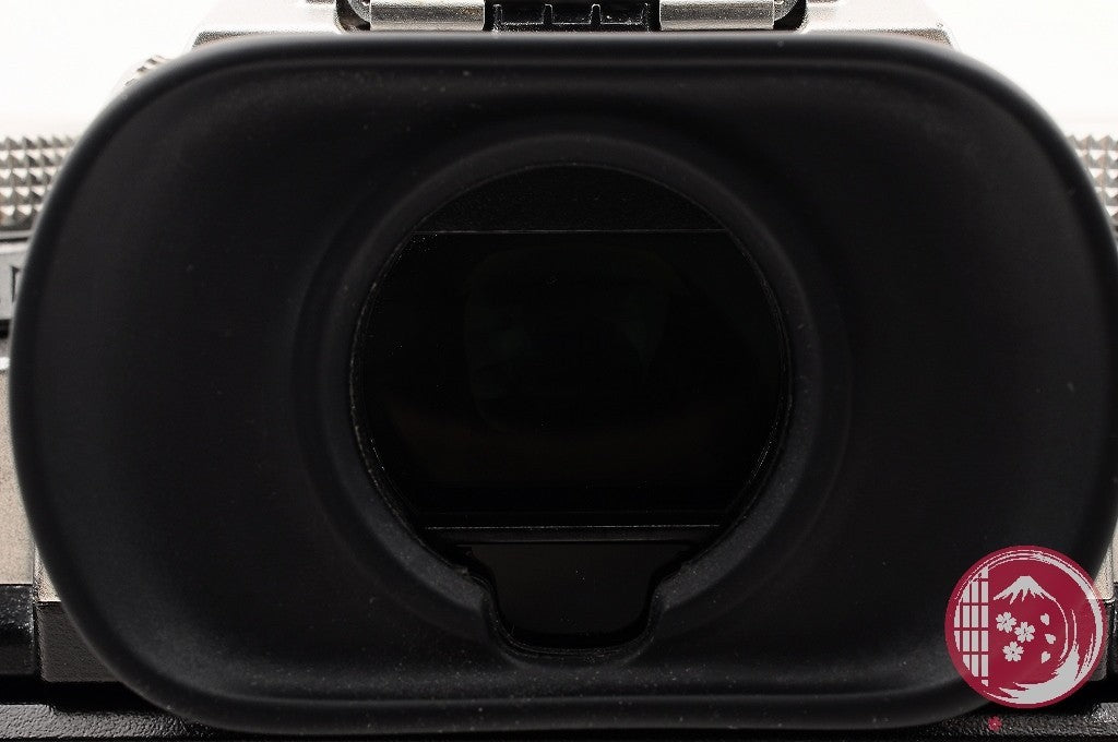 READ[ Low shots MINT w/Charger ] Fujifilm Fuji X-T3 XT3 Silver 26.1MP Ck94