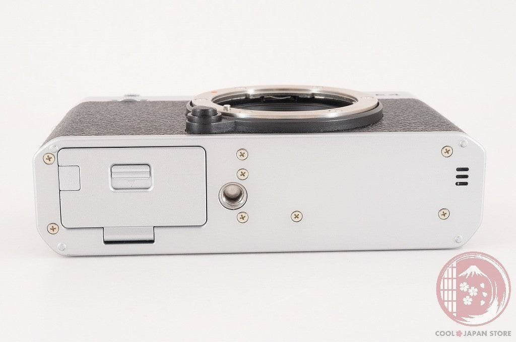 DDU [ 2080 shots TOP MINT in Box ] Fujifilm Fuji X-E4 26.1MP Silver Cj49