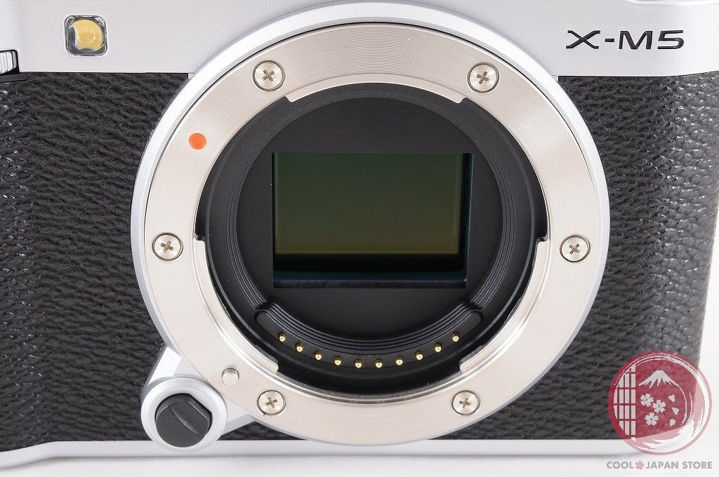 DDU [76 shots TOP MINT in Box ] Fujifilm Fujifilm X-M5 silver w/ XC 15-45mm Cj10