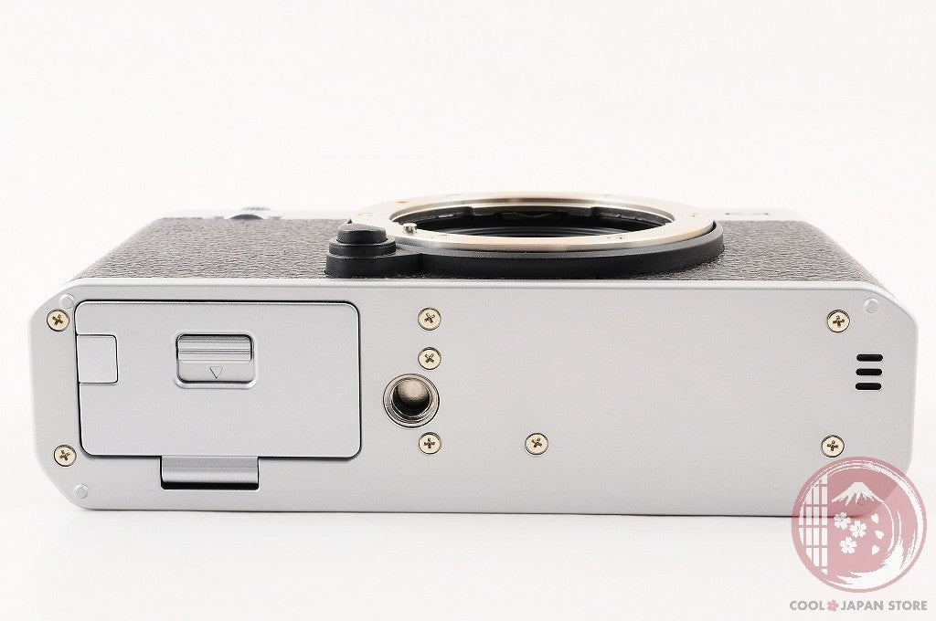 [ 2247 shots TOP MINT in Box ] Fujifilm Fuji X-E4 26.1MP Mirrorless Silver Cl18