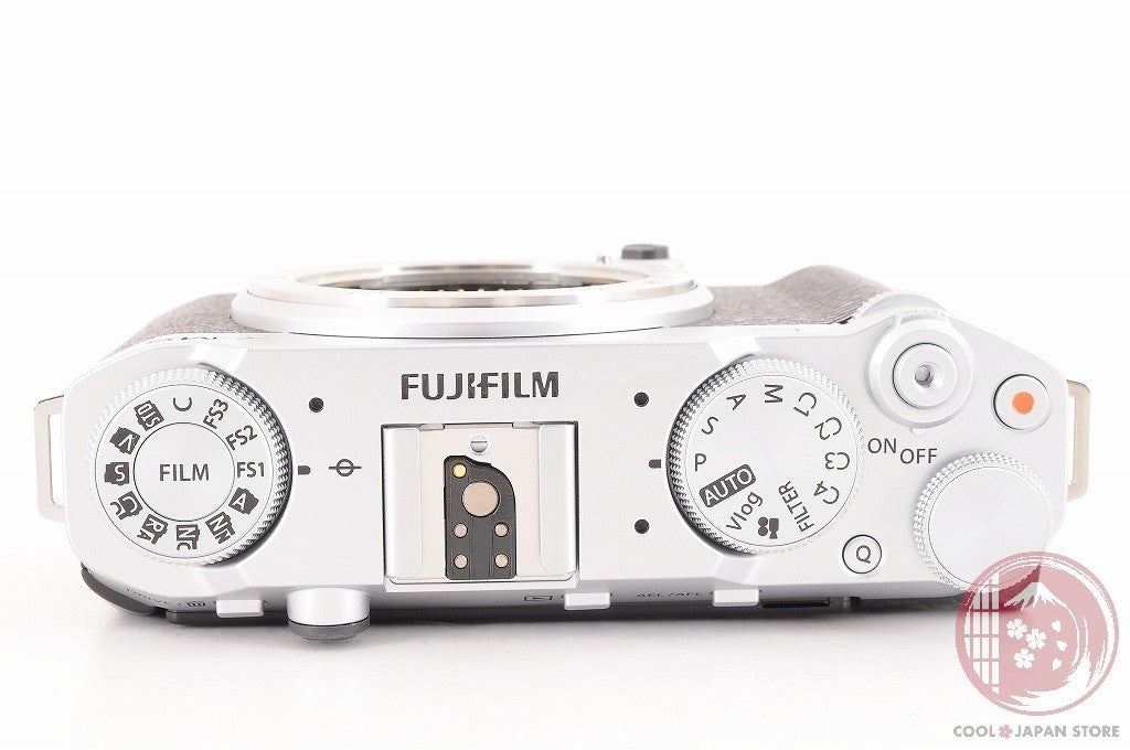 DDU [76 shots TOP MINT in Box ] Fujifilm Fujifilm X-M5 silver w/ XC 15-45mm Cj10