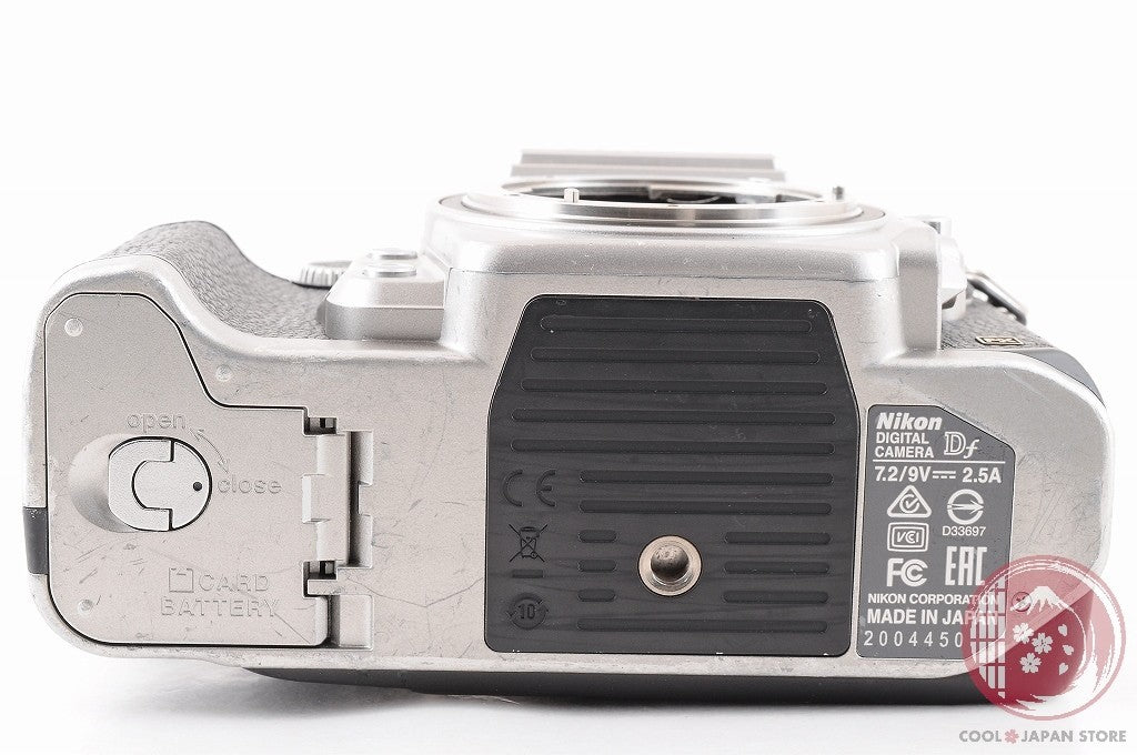 [ 17519 shots MINT in Box ] Nikon Df Silver 16.2 PM DSLR Camera Body JAPAN Ck09