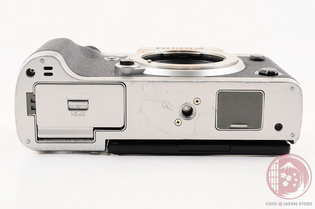 READ[ Low shots MINT w/Charger ] Fujifilm Fuji X-T3 XT3 Silver 26.1MP Ck94