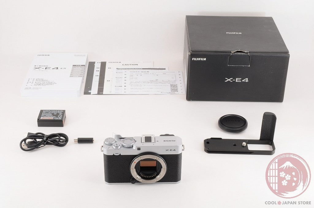 DDU [ 2080 shots TOP MINT in Box ] Fujifilm Fuji X-E4 26.1MP Silver Cj49