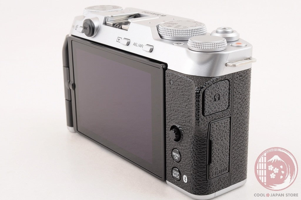 [ 727 shots TOP MINT w/15-45mm in Box] Fujifilm Fuji X-M5 silver XC Cm09