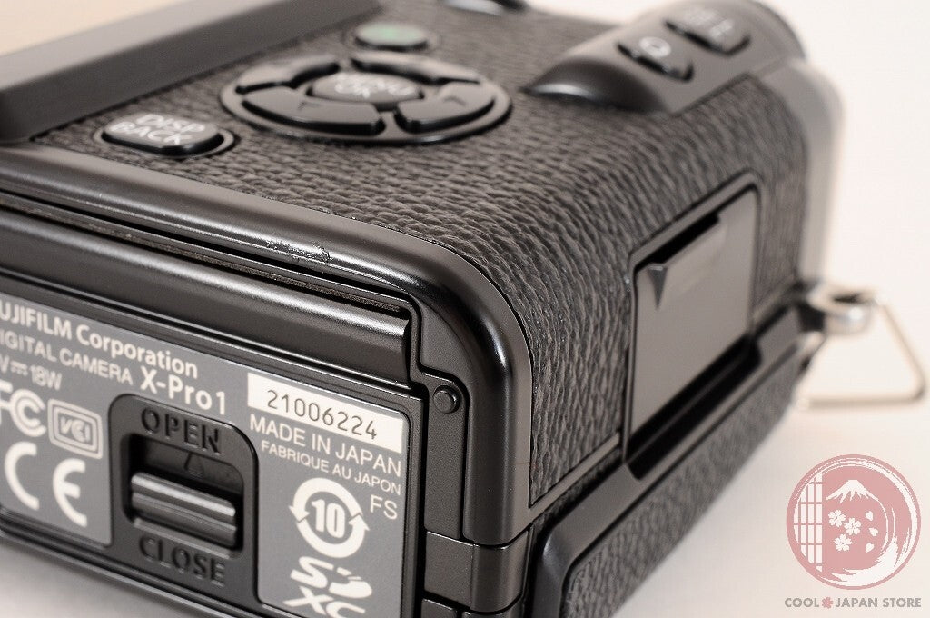 DDU [MINT+ w/ Strap Charger] Fujifilm Fuji X-Pro1 Black 16.3MP Cg09