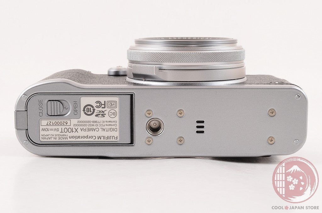[ 28300 shots MINT in Box ]Fujifilm Fuji X100T X-100T Silver 16.3MP Digital Cm51