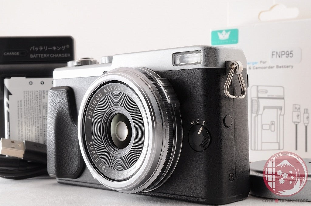 [MINT+ w/ Charger] Fujifilm Fuji X70 16.3MP Compact Digital Camera Silver Cm44