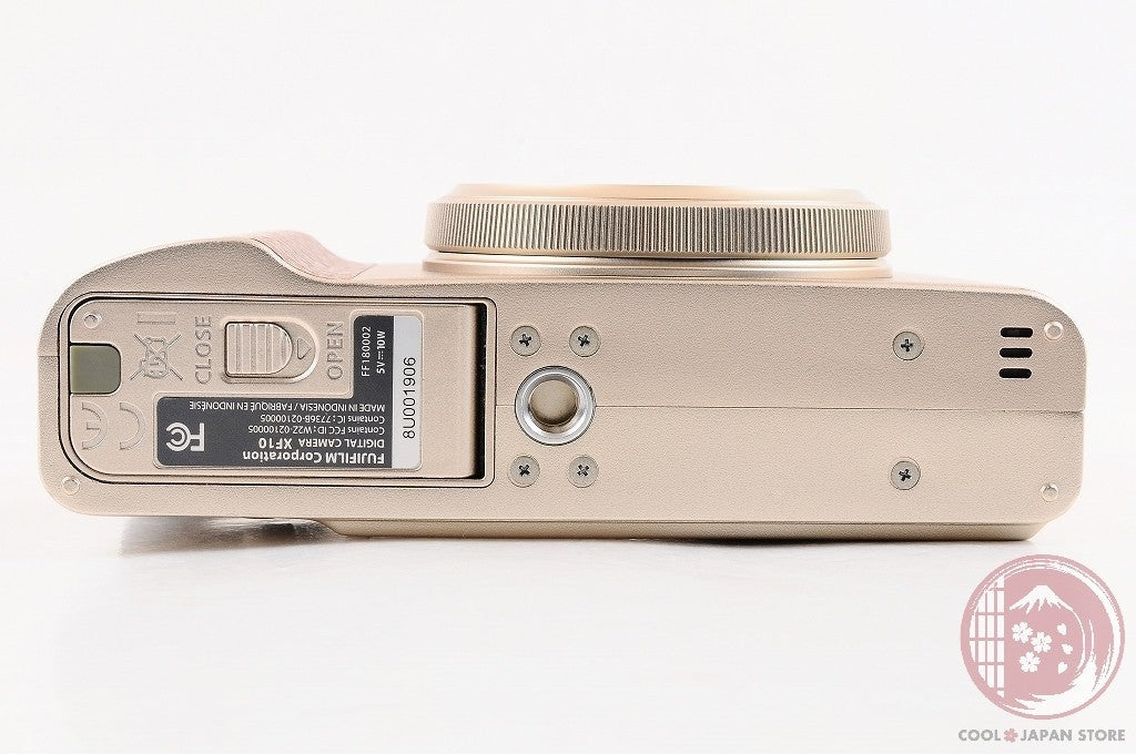 [MINT in Box] Fuji XF10 Champaign Gold 24.2 MP from Japan Cl31