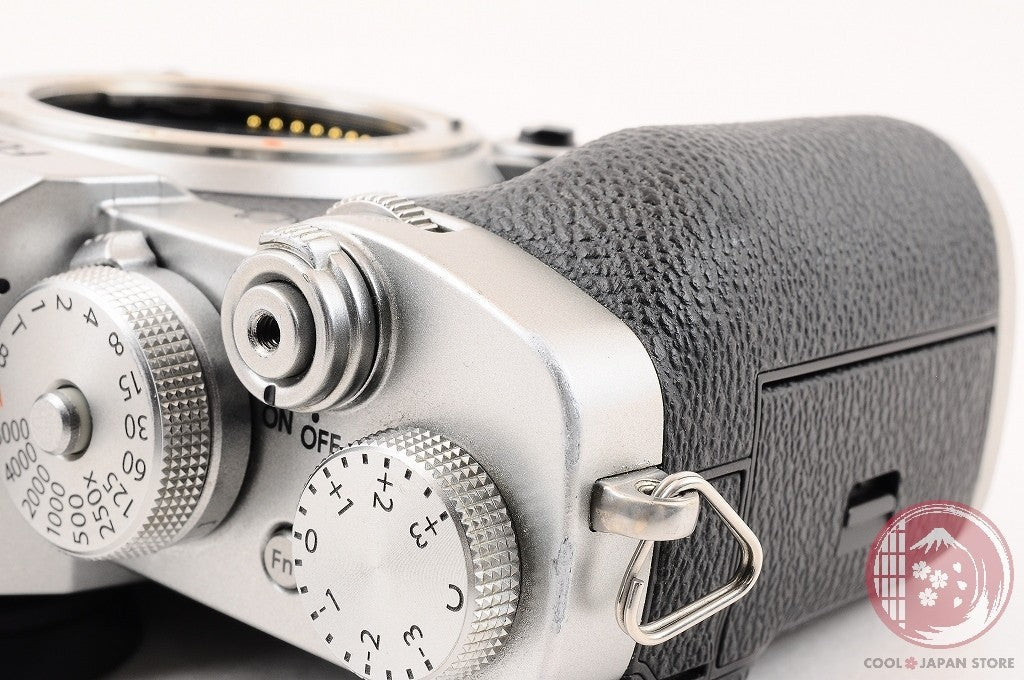 READ[ Low shots MINT w/Charger ] Fujifilm Fuji X-T3 XT3 Silver 26.1MP Ck94