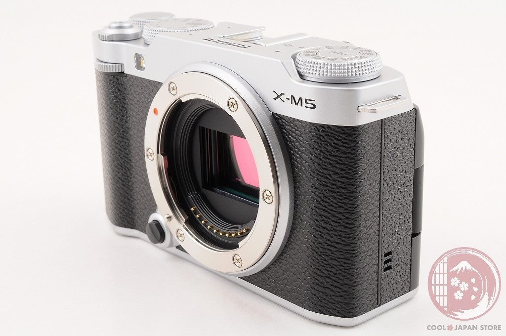 [ 727 shots TOP MINT w/15-45mm in Box] Fujifilm Fuji X-M5 silver XC Cm09