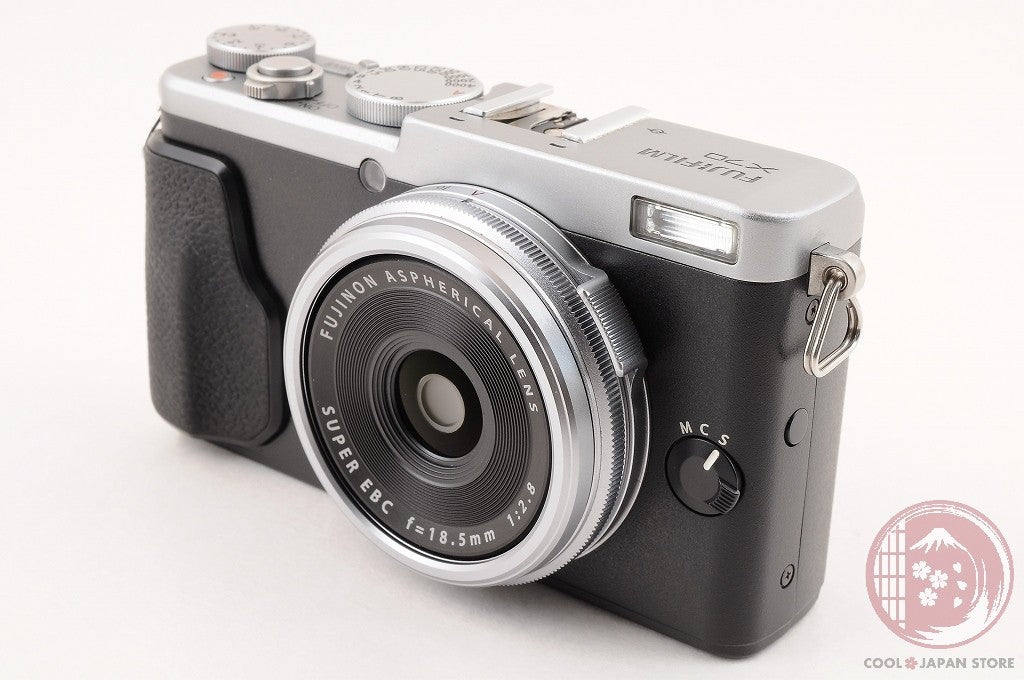 [MINT+ w/ Charger] Fujifilm Fuji X70 16.3MP Compact Digital Camera Silver Cm44
