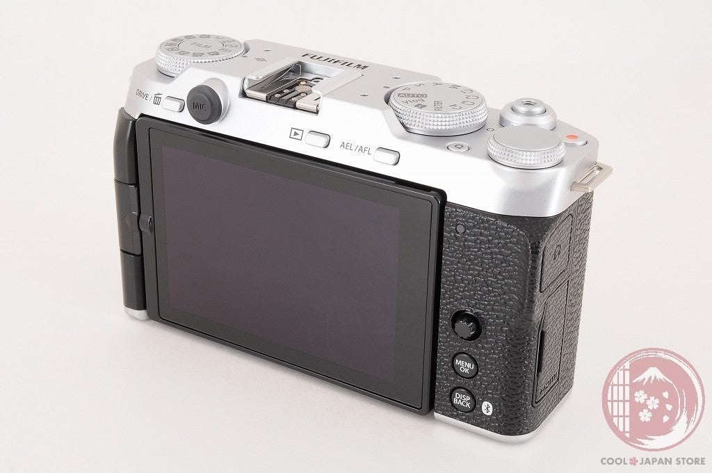 DDU [76 shots TOP MINT in Box ] Fujifilm Fujifilm X-M5 silver w/ XC 15-45mm Cj10