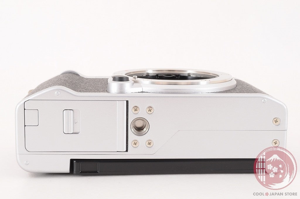 DDU [76 shots TOP MINT in Box ] Fujifilm Fujifilm X-M5 silver w/ XC 15-45mm Cj10