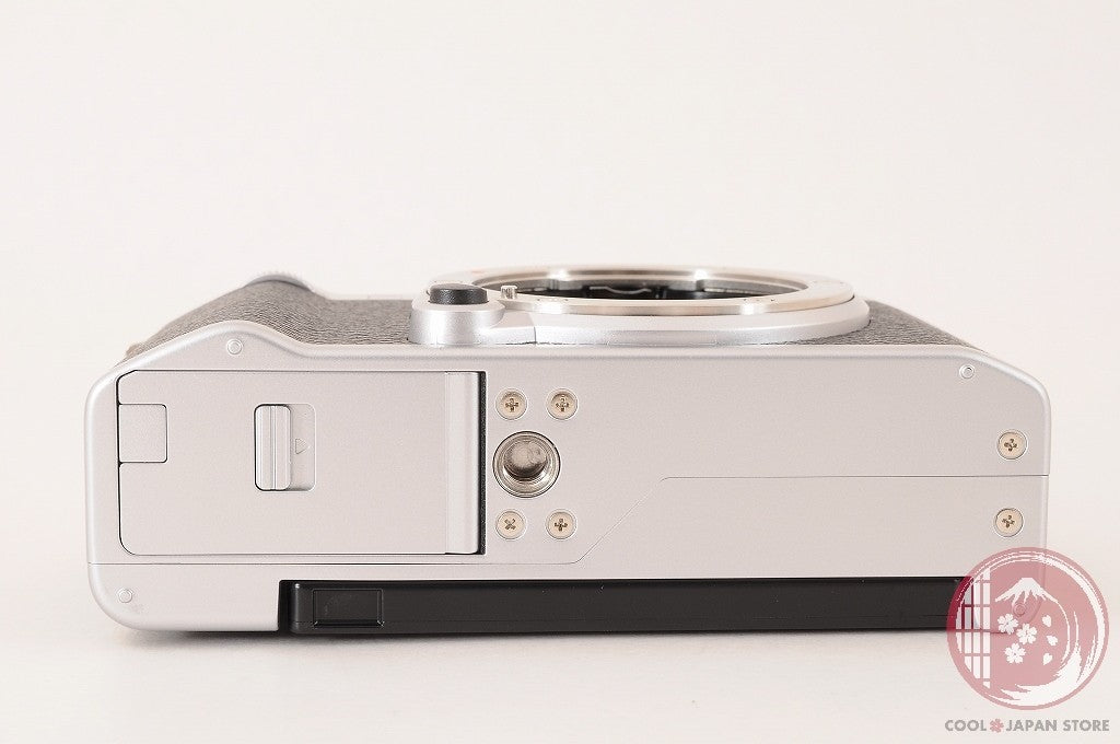 DDU [ 1472 shots TOP MINT in Box ] Fujifilm X-M5 silver from Japan Ci21