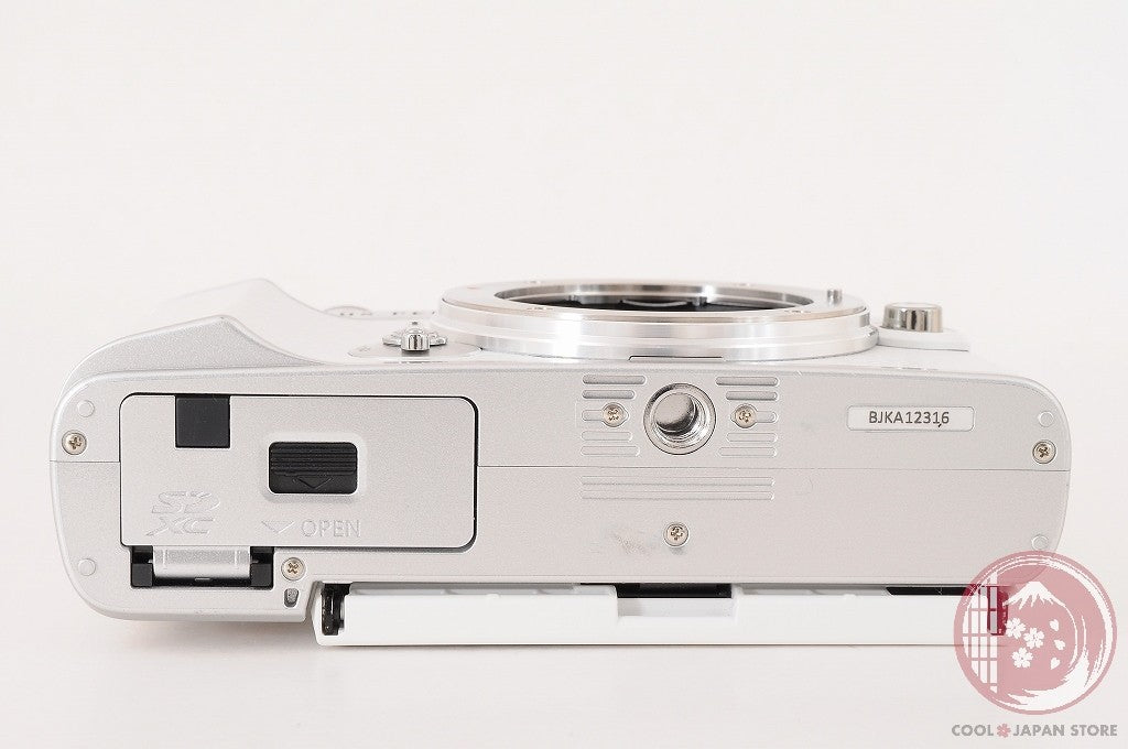 DDU[ 2141 shots MINT+ w/Strap Cable ] Olympus PEN E-P7 white from Japan Cj68