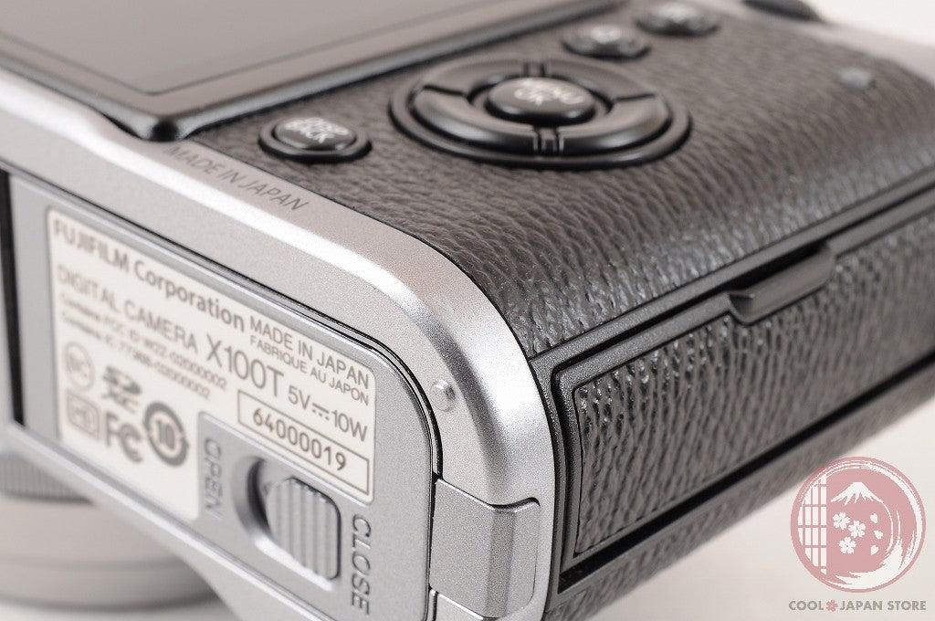 [ 1500 shots MINT+ in Box ] Fujifilm Fuji X100T X-100T Silver 16.3MP Cm04