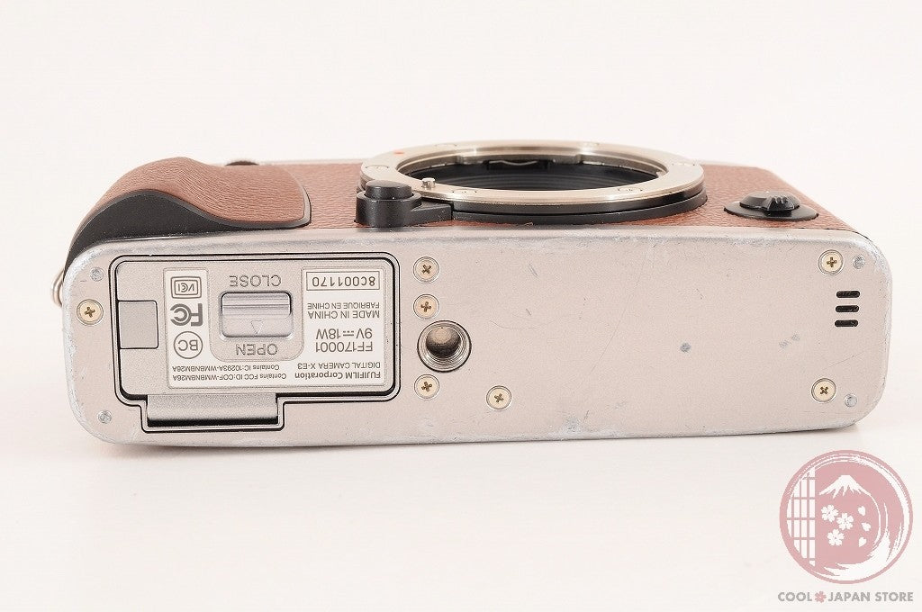 DDU[ Low shots MINT w/ Strap Charger ] Fujifilm Fujifilm X-E3 Brown Japan Ci37