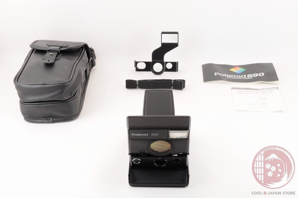 READ[MINT+ w/ Strap Case] Polaroid 690 Point & Shoot Instant Film Camera Cm64