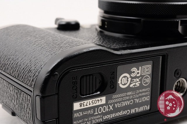 [ 16800 shots MINT w/Charger]Fujifilm Fuji X100T X-100T Black 16.3MP Ck83
