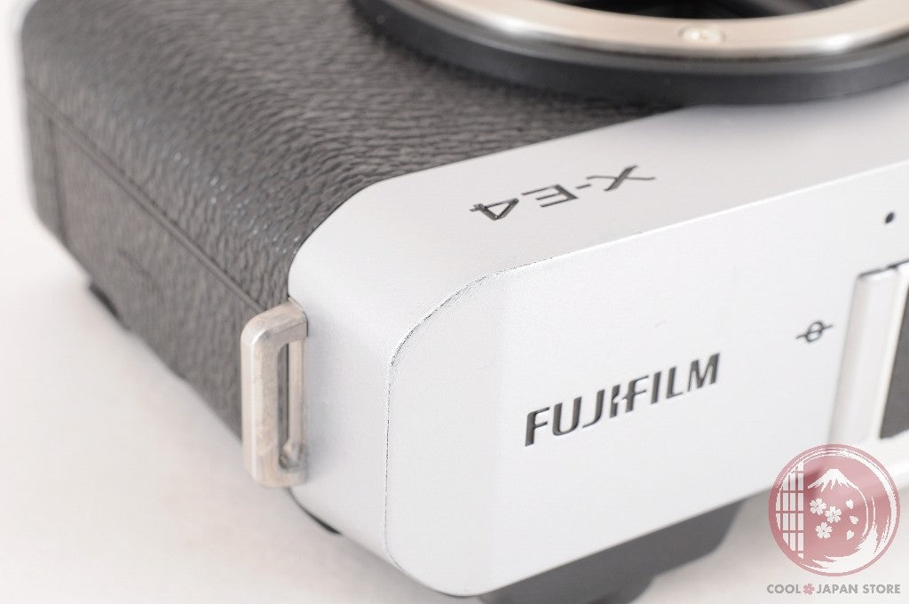 DDU [ 2080 shots TOP MINT in Box ] Fujifilm Fuji X-E4 26.1MP Silver Cj49