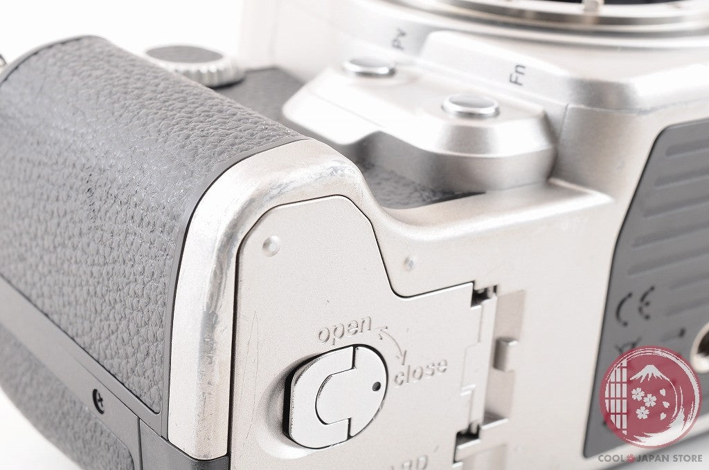 [ 6807 shots MINT in Box ] Nikon Df Silver 16.2 PM DSLR Camera Body JAPAN Ck08