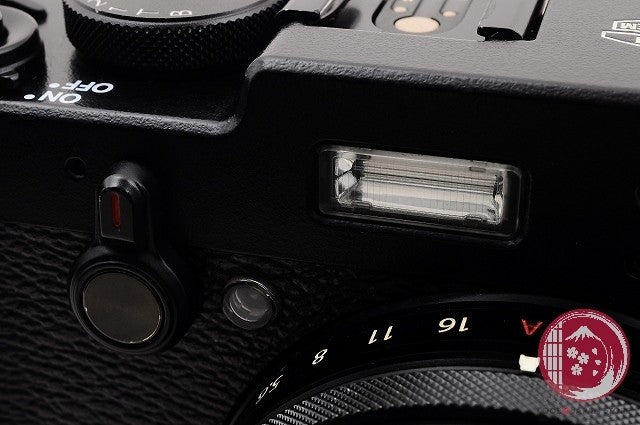 [ 16800 shots MINT w/Charger]Fujifilm Fuji X100T X-100T Black 16.3MP Ck83