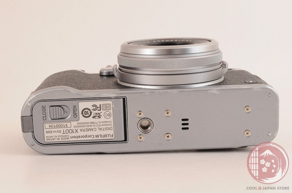 [ 16200 shots MINT in Box] Fujifilm Fuji X100T X-100T Silver 16.3MP Cg85