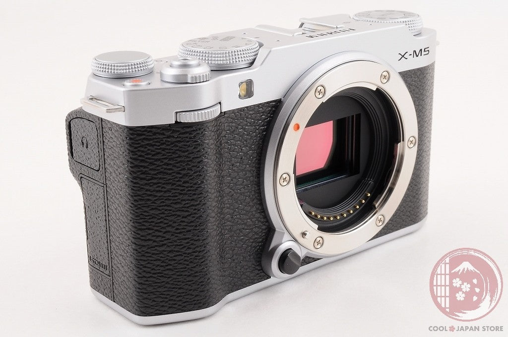 [ 727 shots TOP MINT w/15-45mm in Box] Fujifilm Fuji X-M5 silver XC Cm09