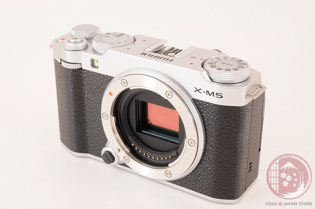 DDU [ 1472 shots TOP MINT in Box ] Fujifilm X-M5 silver from Japan Ci21